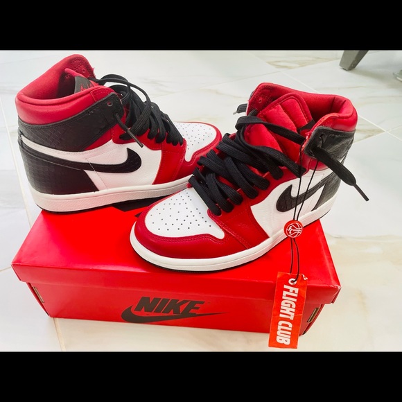 Air Jordan 1 NEW AUTHENTIC RETRO HIGH OG ‘SATIN RED WOMEN SZ 5 - Picture 9 of 10